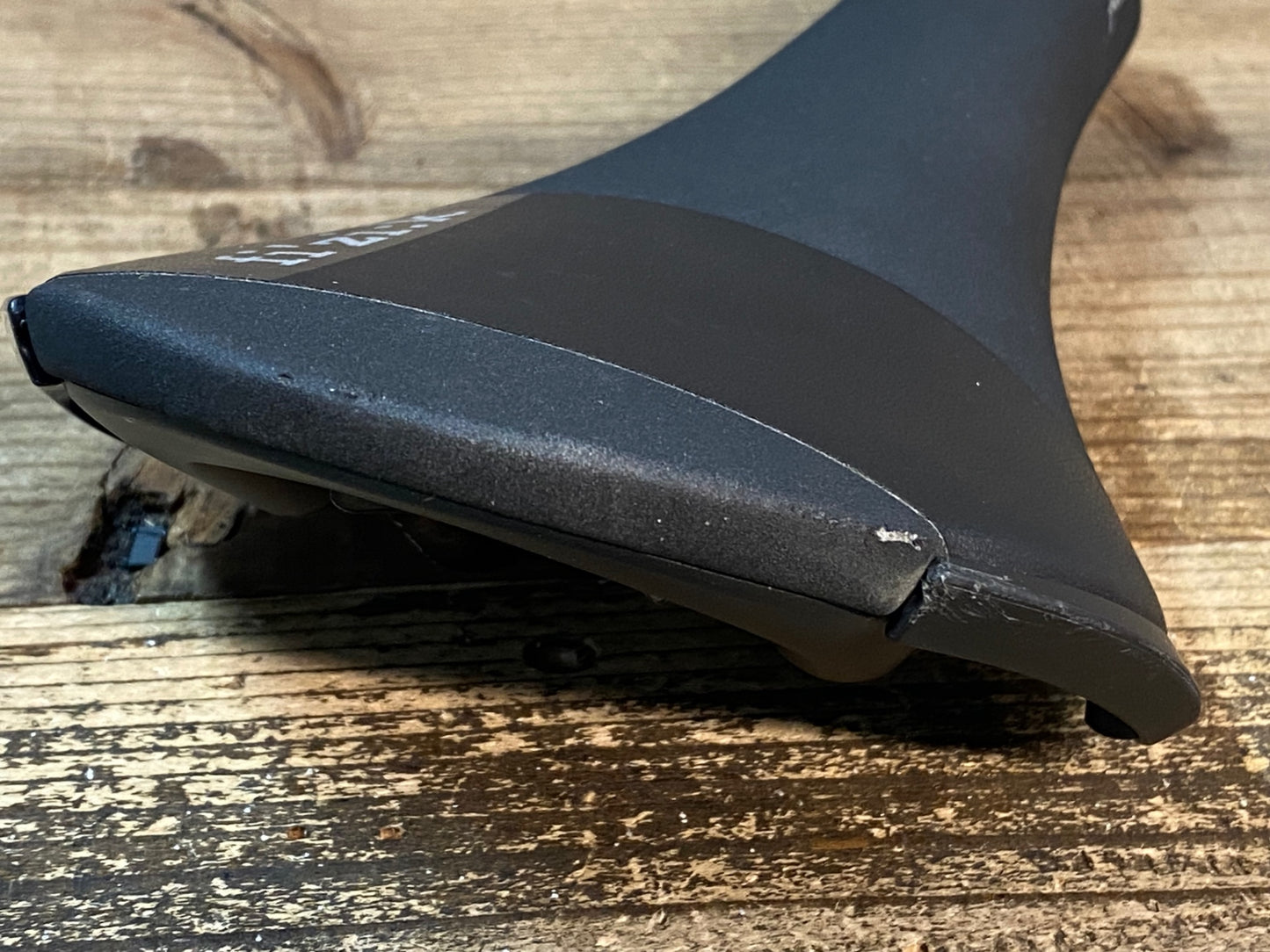 JA602 フィジーク fizik アリアンテ ALIANTE R5 サドル 黒 実測136mm KIUMレール