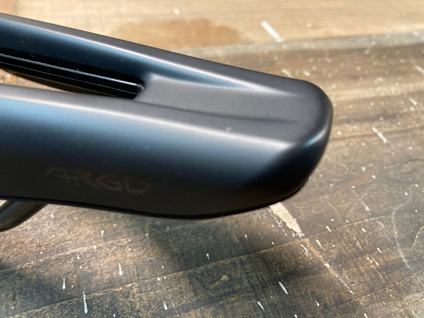 IN892 フィジーク fizik TEMPO ARGO R3 サドル 黒 150mm kiumレール
