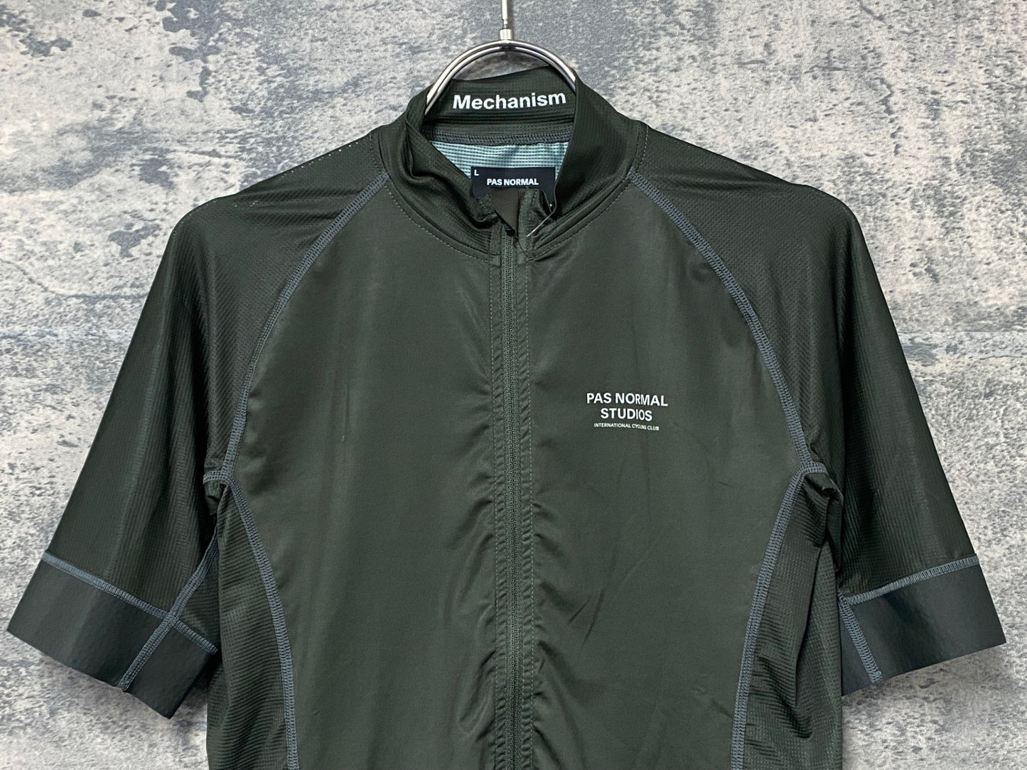 JC406 パスノーマルスタジオ Pas Normal Studios | Men's Mechanism Jersey 半袖 サイクルジャージ ダークオリーブ L