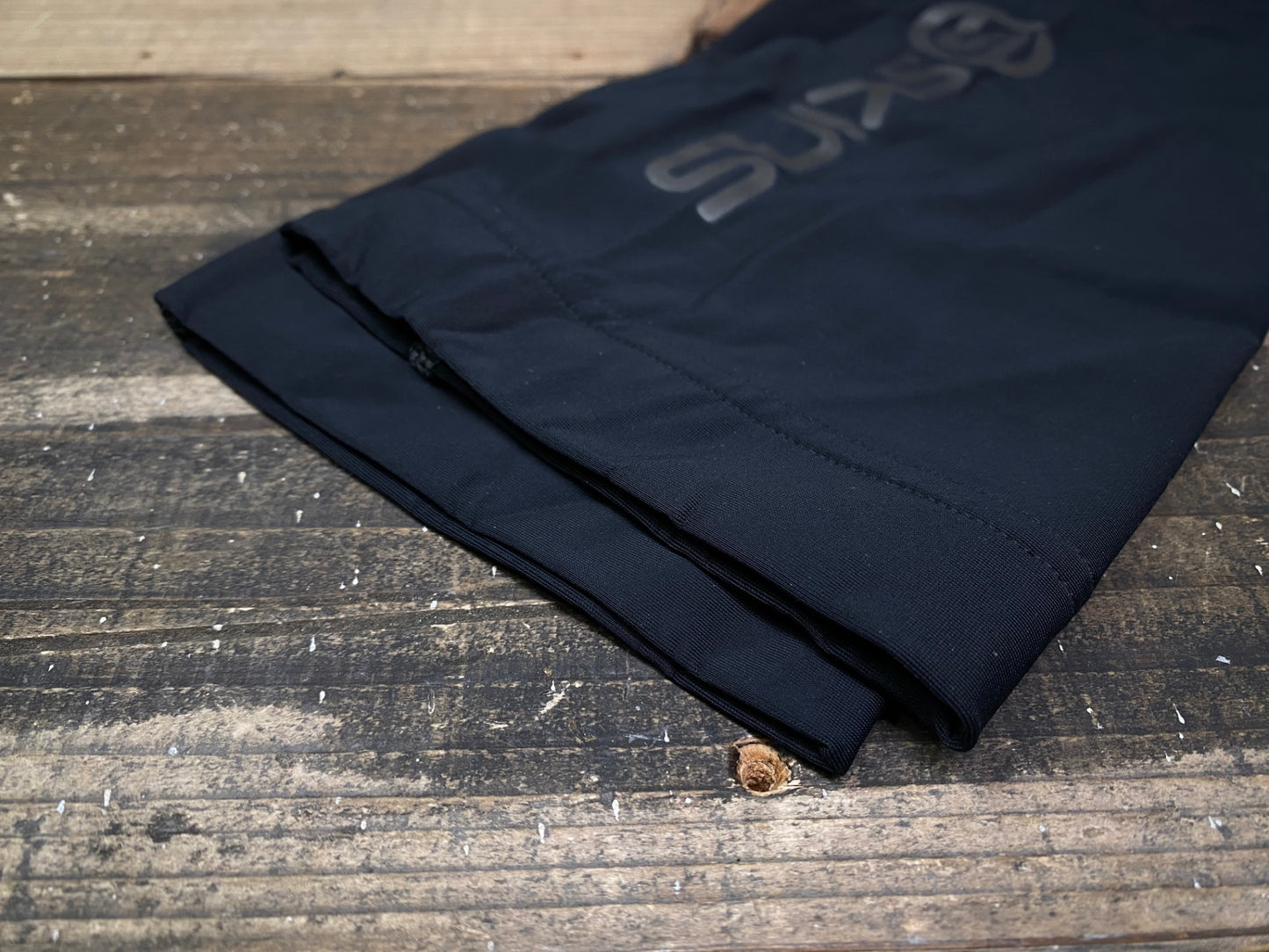 IP428 スキンズ SKINS カーフカバー 黒 XL