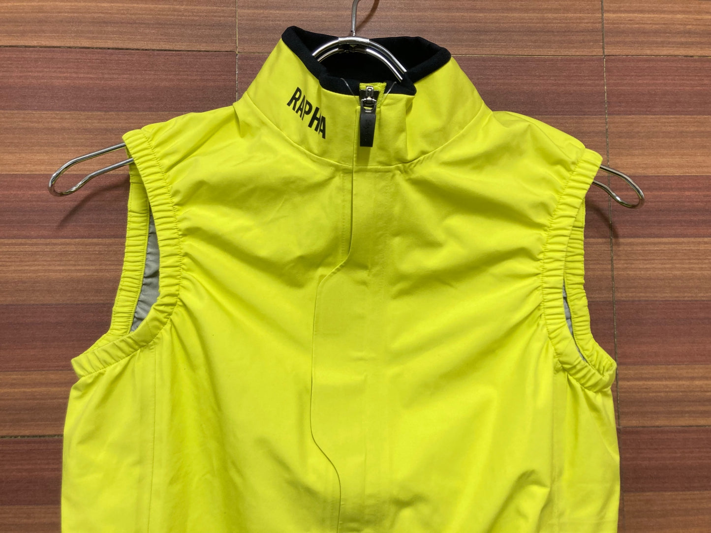 IK940 ラファ Rapha PRO TEAM RAIN GILET サイクルベスト ジレ 黄 XS ※内側に染み