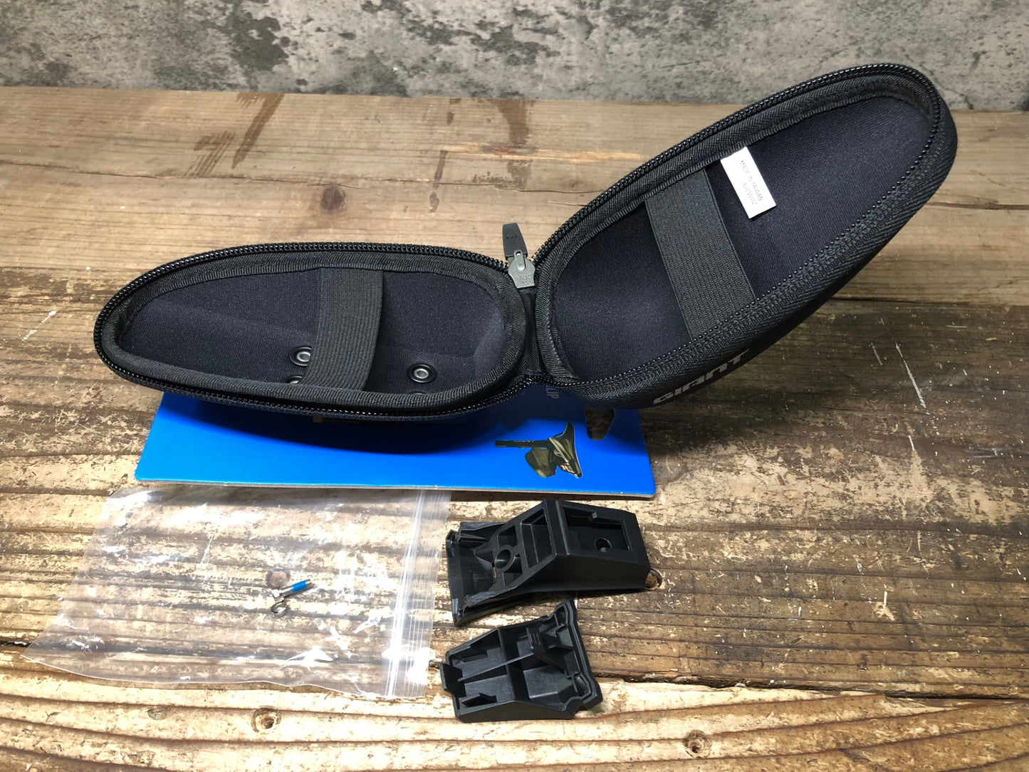 IV776 ジャイアント GIANT SHADOW UNICLIP SEAT BAG-L サドルバッグ