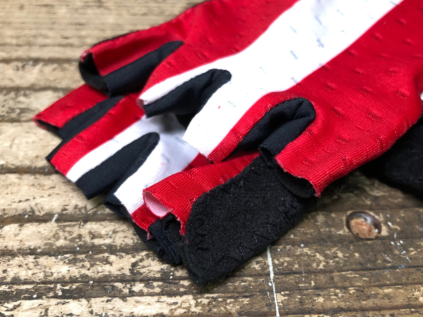 JB583 ラパッション la PASSIONE 指切り グローブ 黒 赤 S