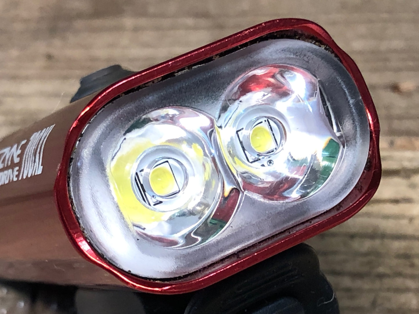 JA408 レザイン LEZYNE 700XL フロントライト 赤 点灯確認済み