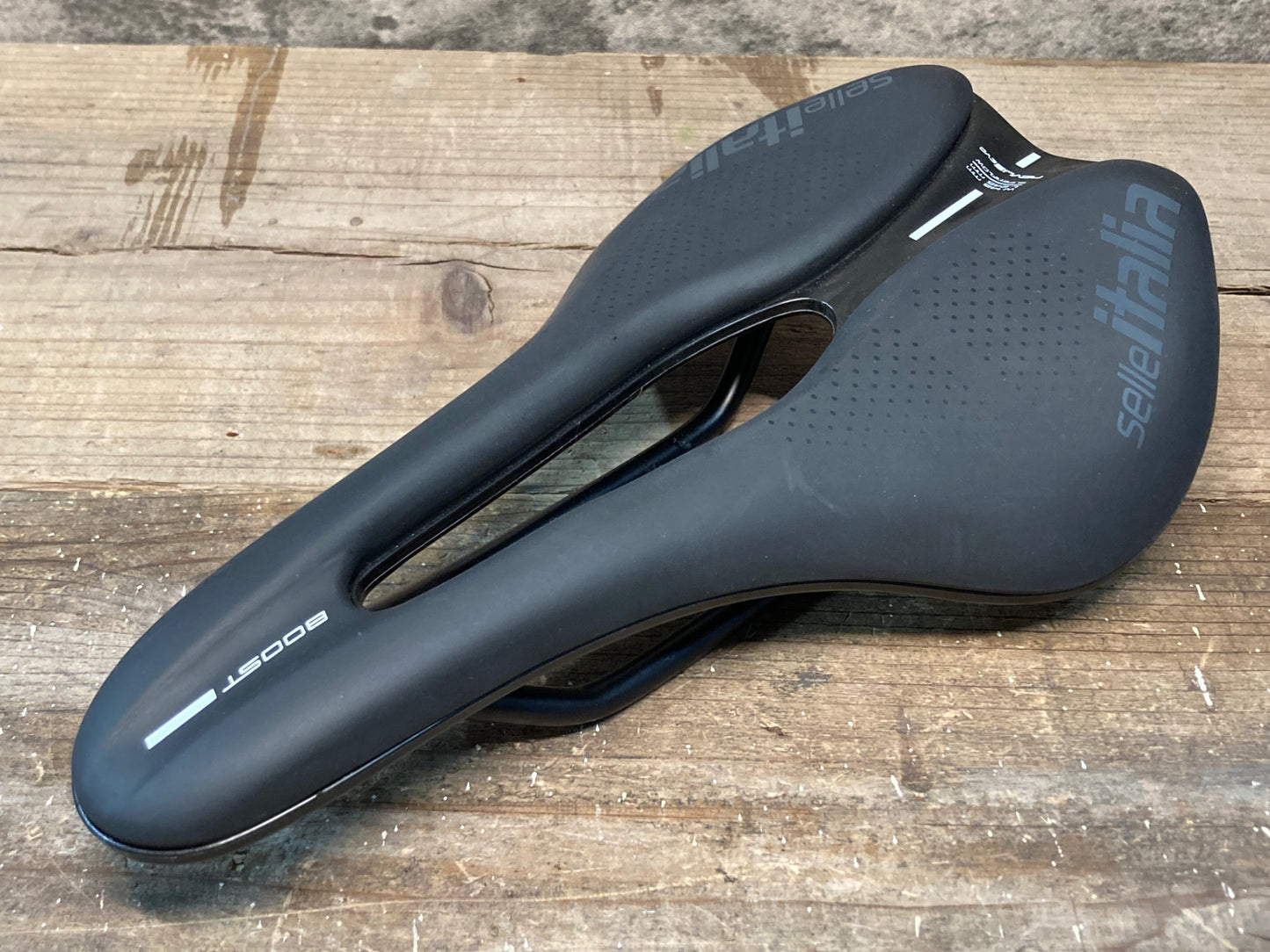 IO886 セライタリア selle ITALIA BOOST NOVUS EVO SUPERFLOW 145mm MANGANESEレール