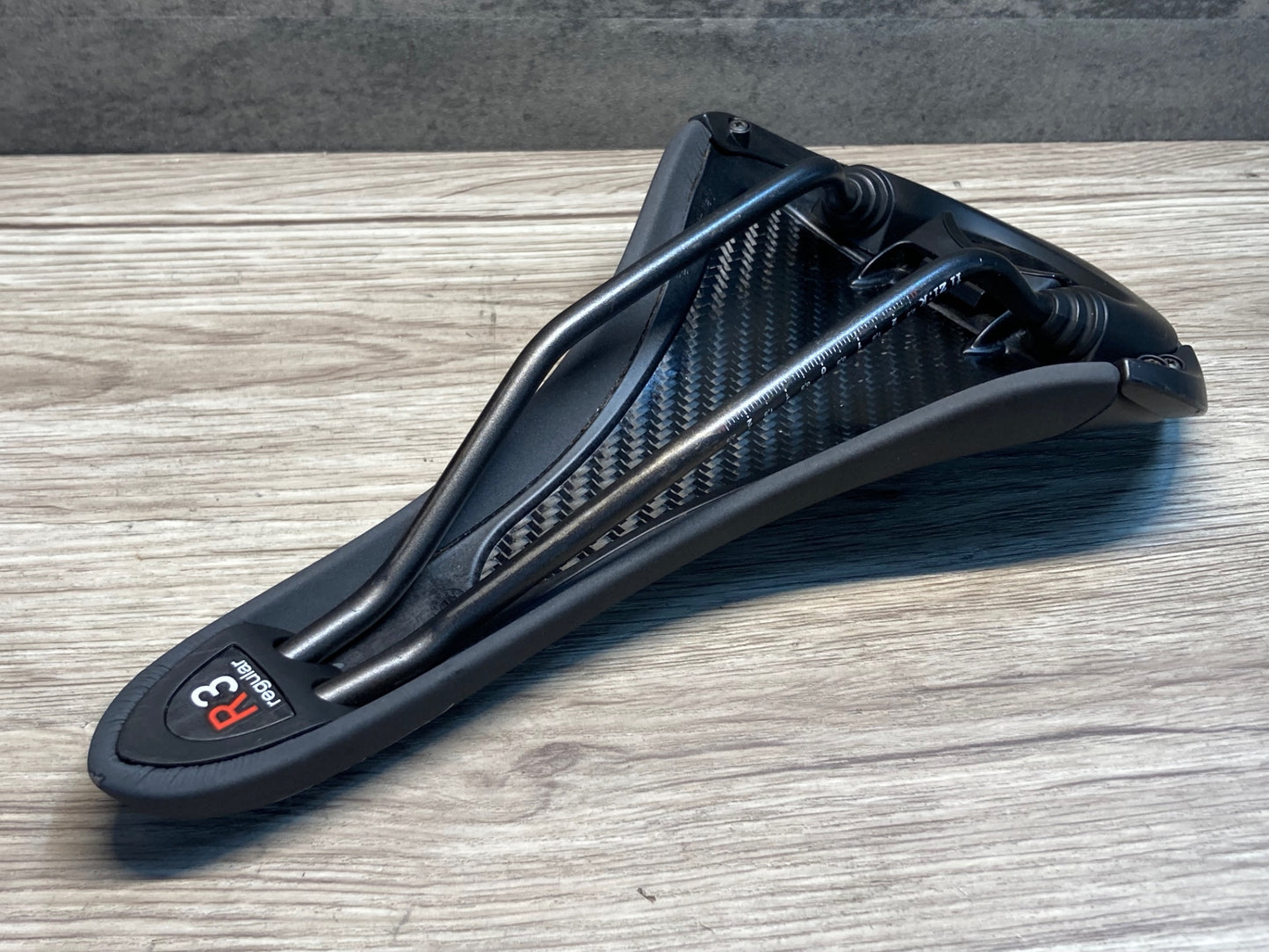 IW733 フィジーク fizik アリアンテ ALIANTE R3 regular サドル kiumレール 実測138mm