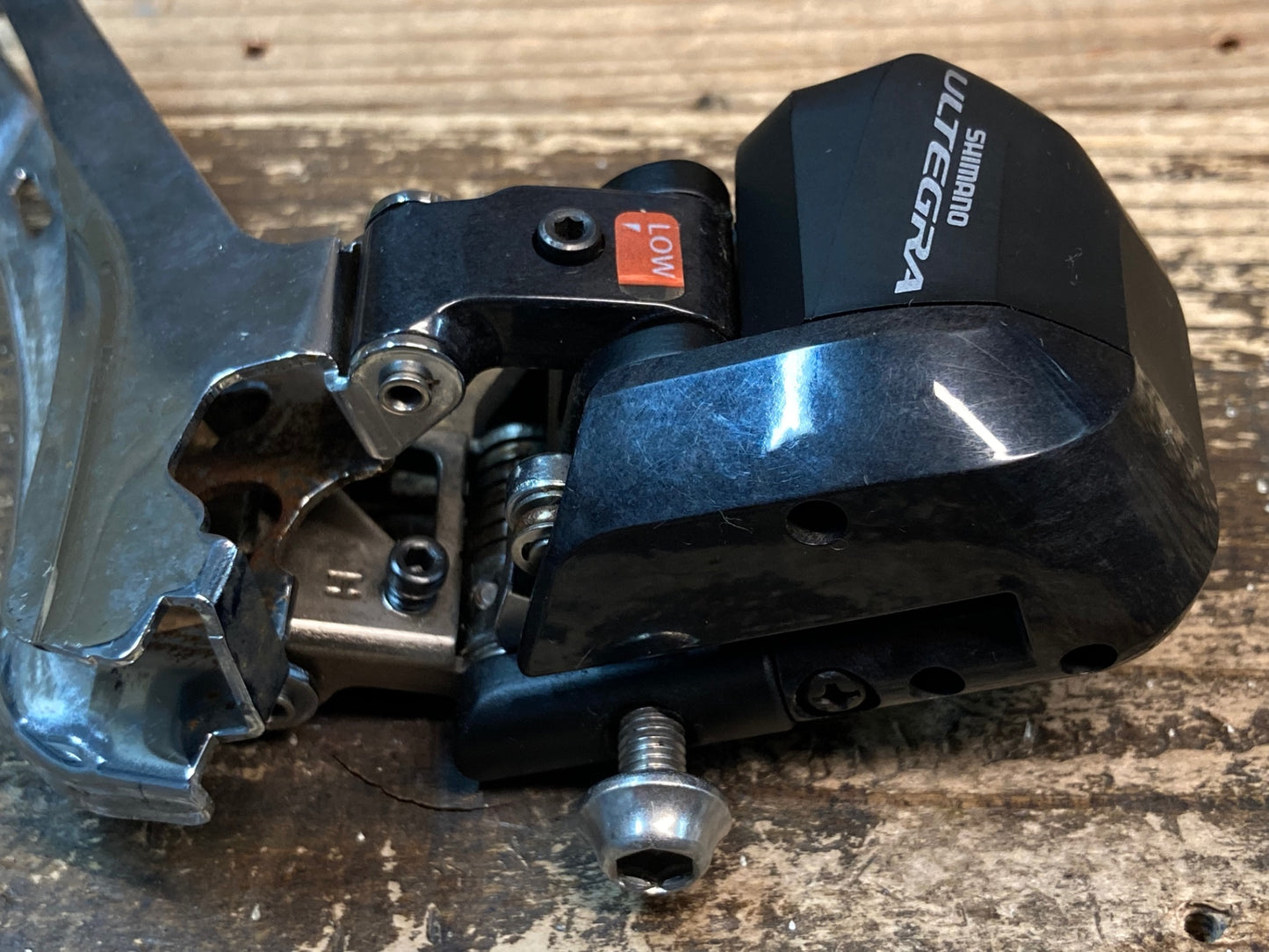 IU931 シマノ SHIMANO アルテグラ ULTEGRA FD-6870 フロントディレイラー 2S 直付け 電動 Di2 錆大