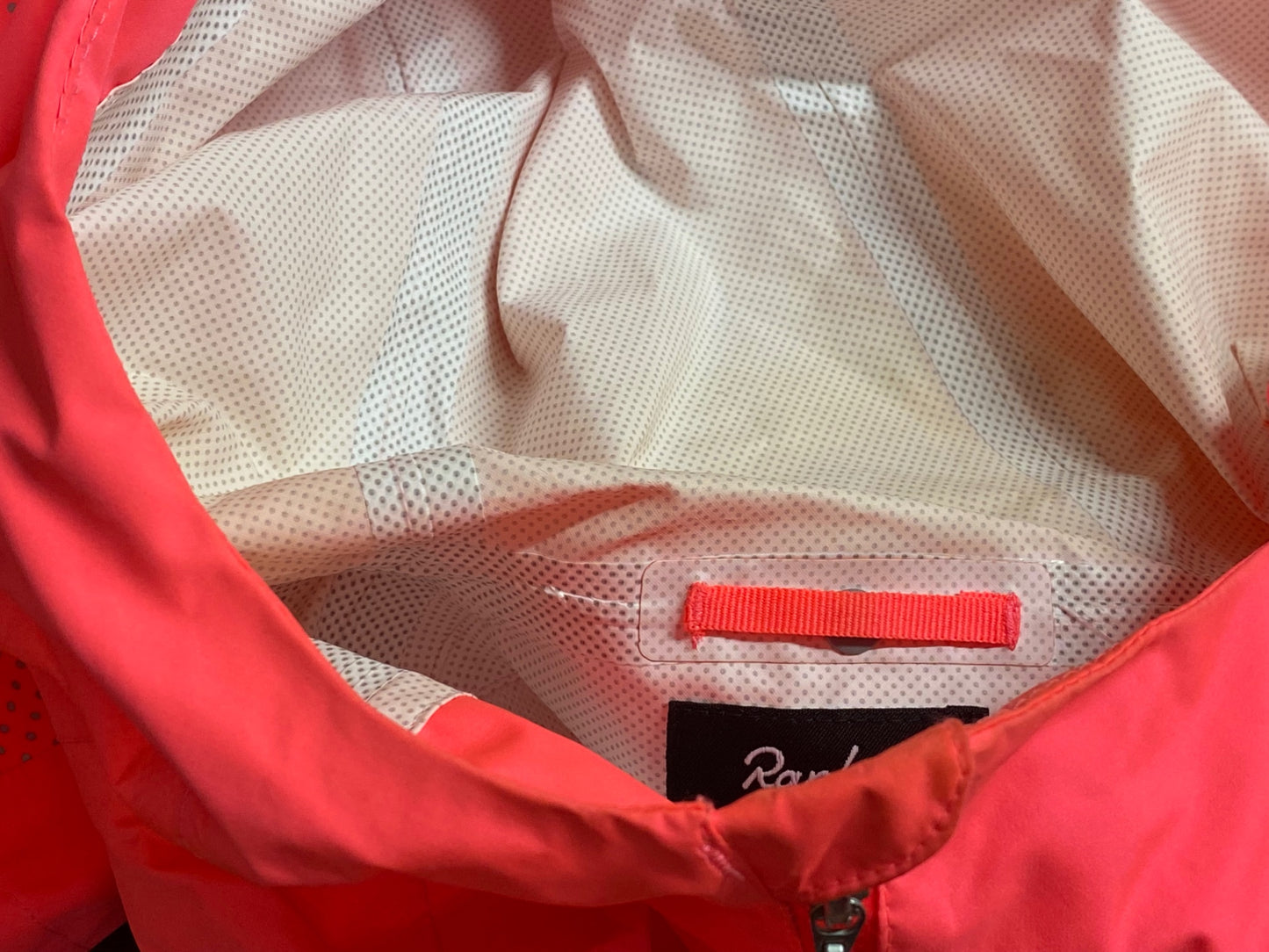 JB828 ラファ Rapha HOODED COMMUTER JACKET 長袖 レインジャケット ピンク M 首元黄ばみ 一部汚れ