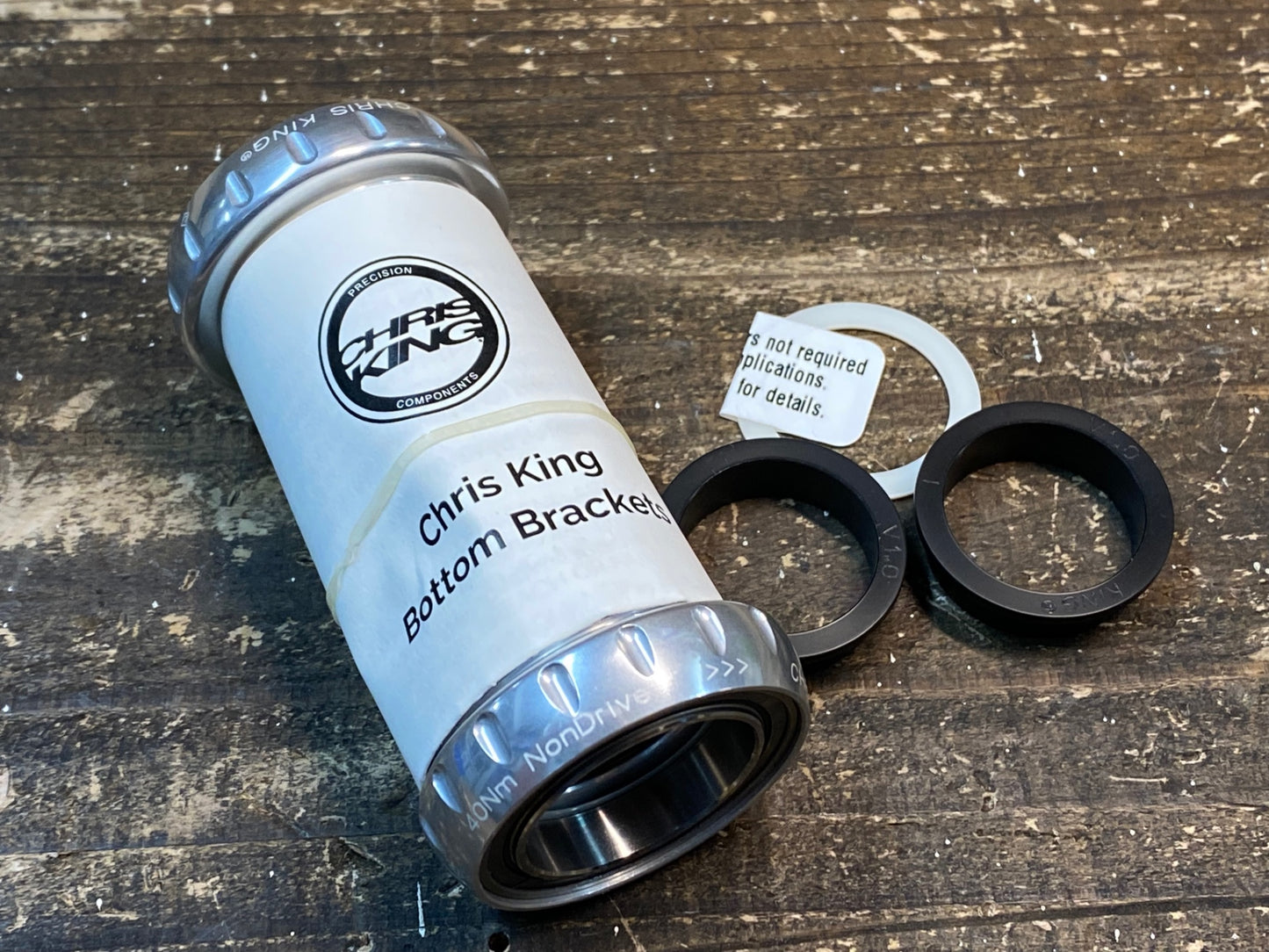 IY764 クリスキング CHRIS KING threadfit24 ボトムブラケット BB シルバー
