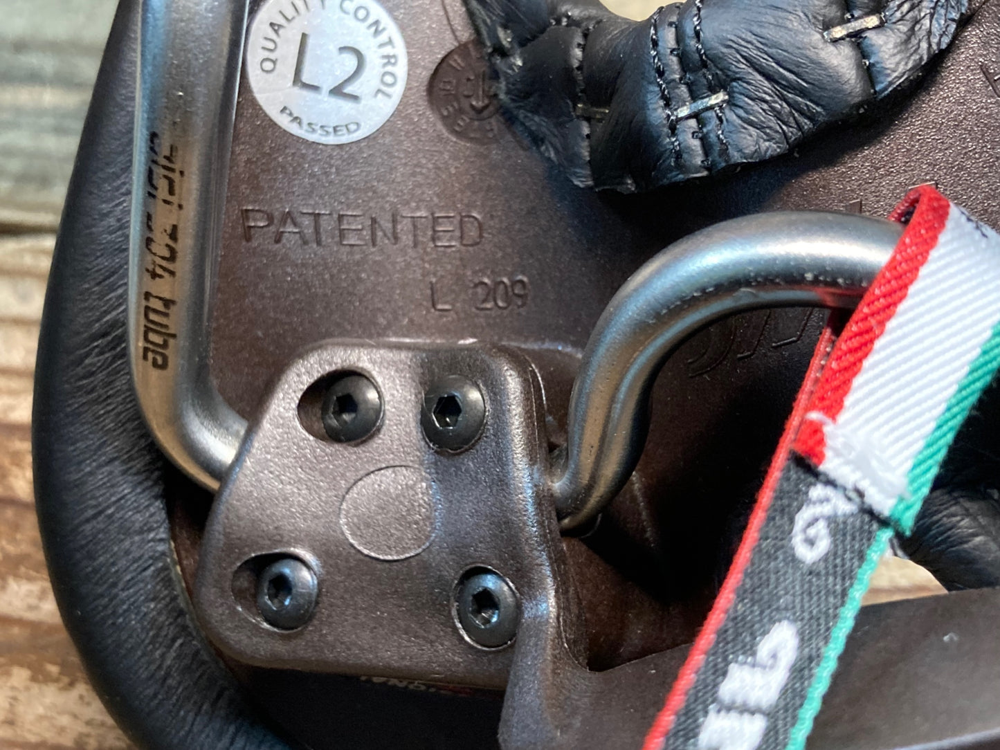 IX982 Selle SMP Forma サドル 黒 ステンレスレール aisi 304 tube