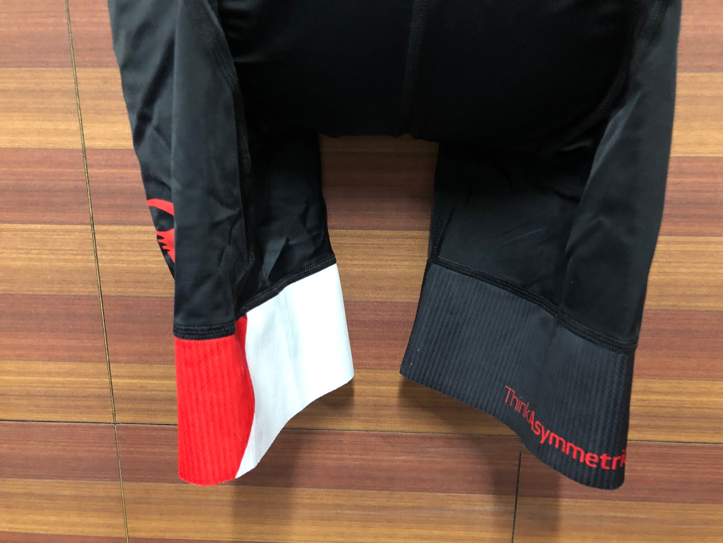 IP950 ピナレロ PINARELLO ビブショーツ 黒 赤 L