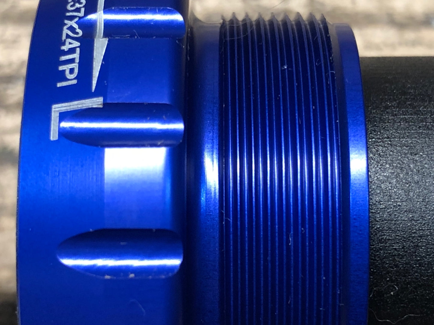 JD066 TNi External CERAMIC BOTTOM BRACKET ボトムブラケット 青 黒 BSA/JIS Φ24