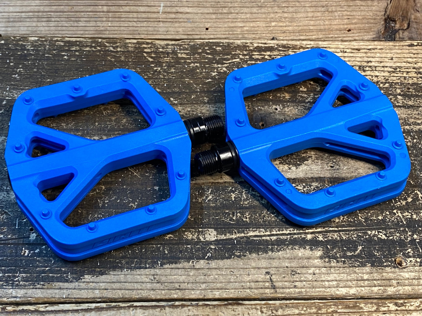 IV843 ジャイアント GIANT PINNER COMP フラットペダル 青