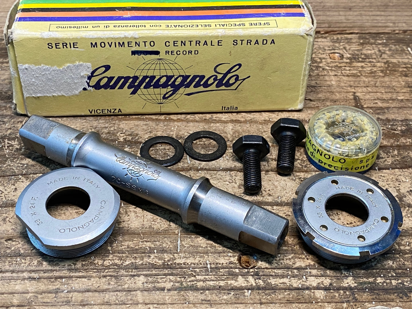 IO813 カンパニョーロ CAMPAGNOLO RECORD ボトムブラケット ITA 124mm