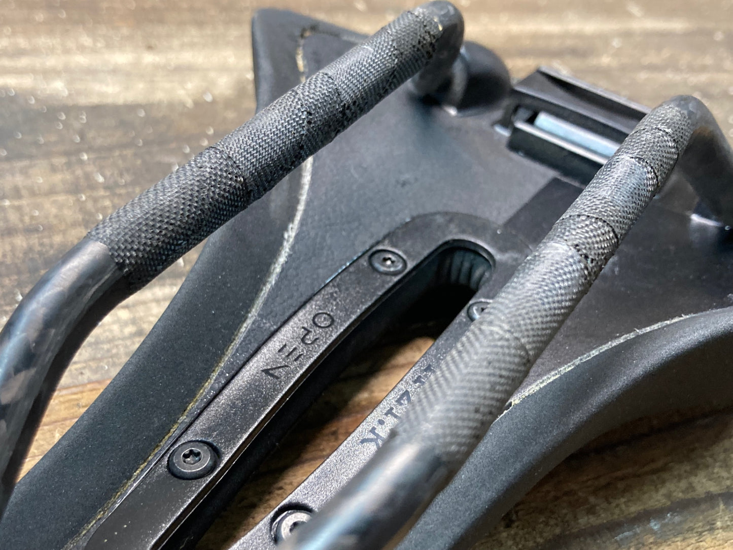 IR164 フィジーク fizik アンタレス ANTARES R1 OPEN CARBON BRAIDED サドル