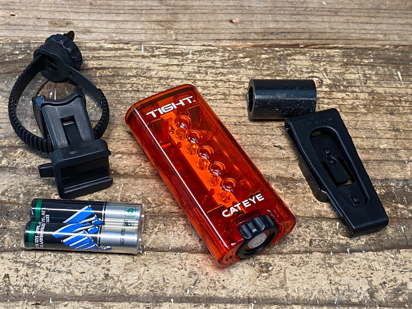 IU831 キャットアイ CAT-EYE TIGHT TL-LD180-R LED テールライト 未使用