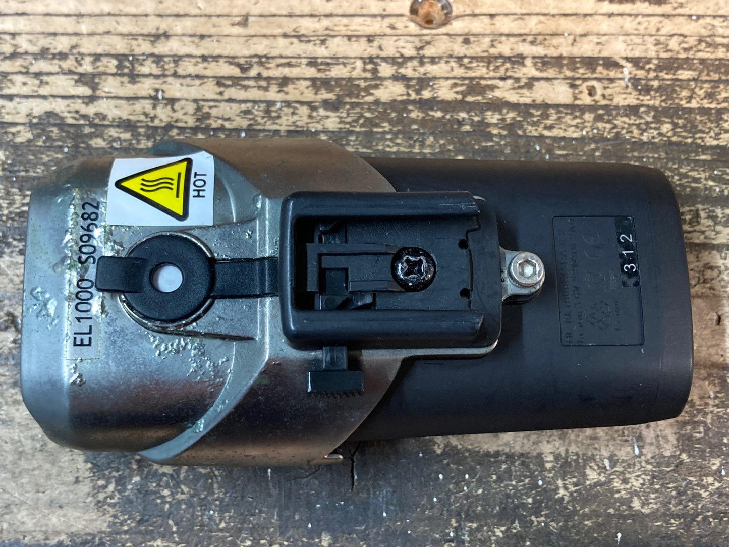 IP306 キャットアイ CAT EYE ボルト VOLT1200 ライト 点灯確認済