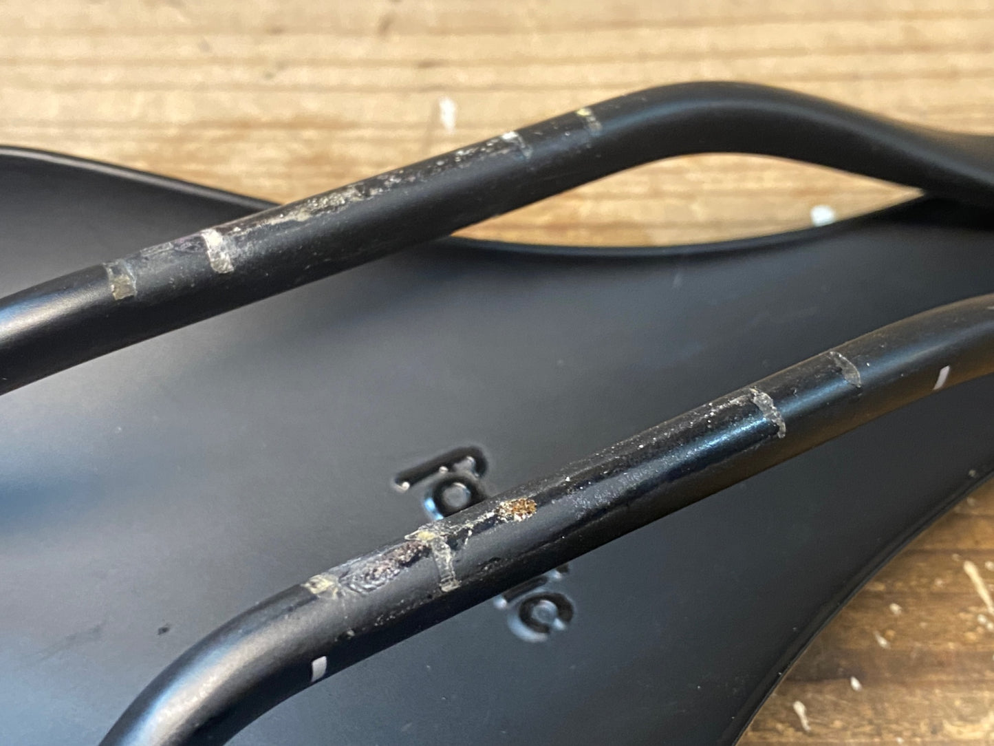 IT172 ファブリック FABRIC ALM ULTIMATE SHALLOW カーボンレール サドル