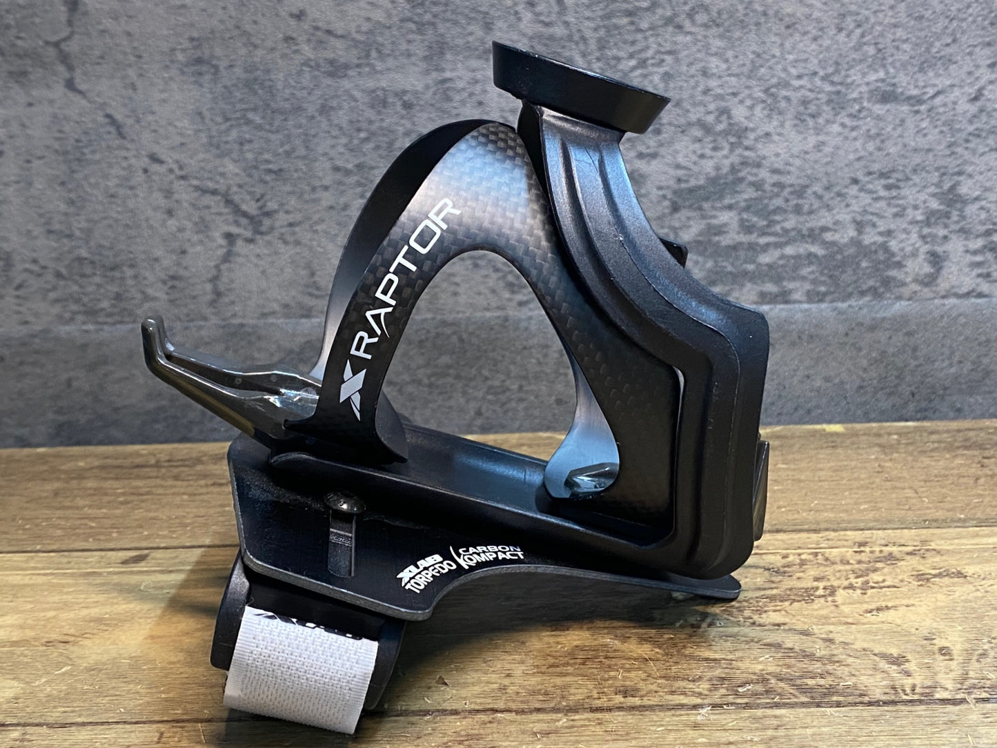 IZ030 XLAB TORPEDO KOMPACT ハイドレーション ベース カーボン