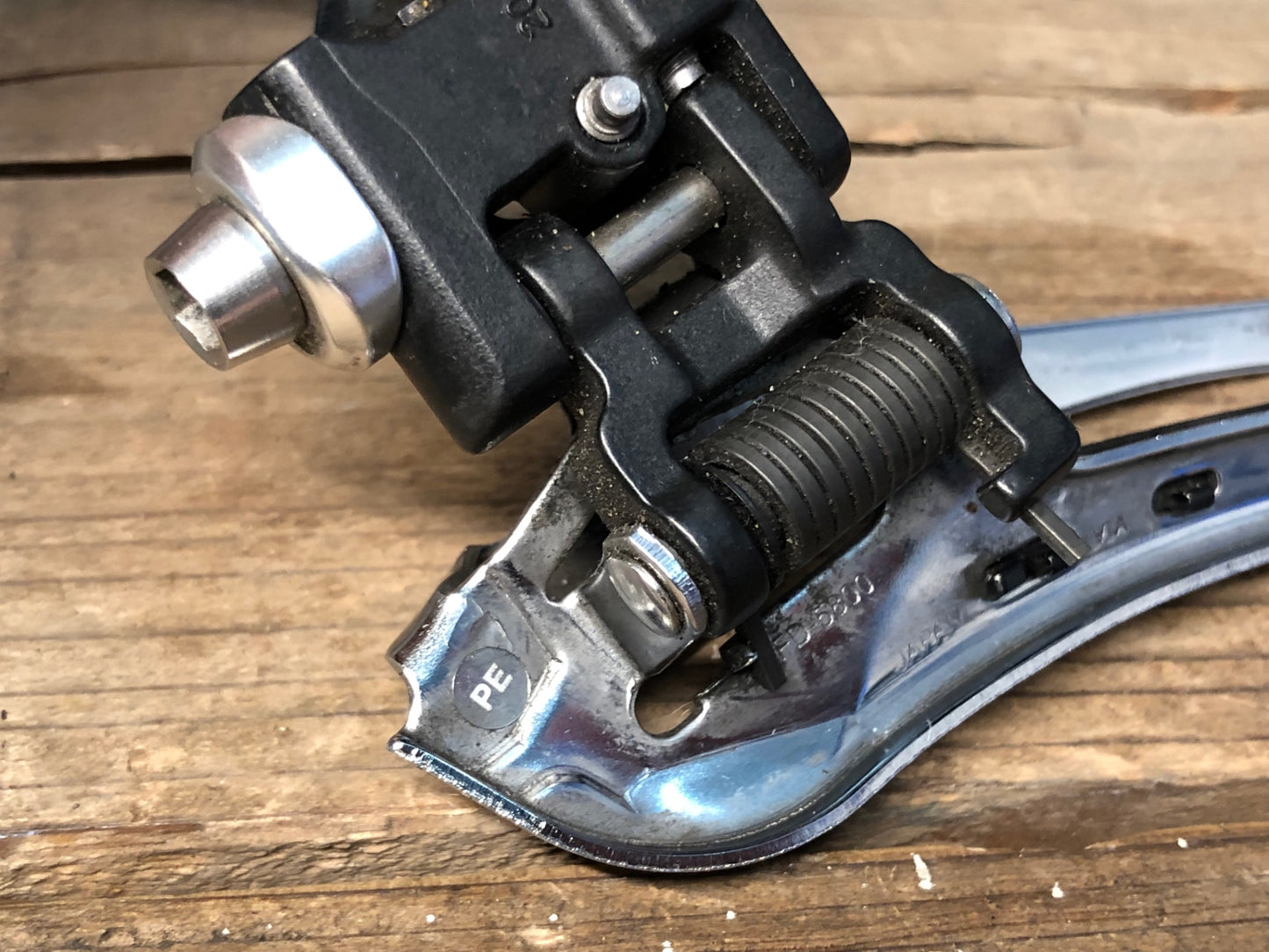 IT629 シマノ SHIMANO 105 FD-5800 フロントディレイラー 2S 直付け 黒