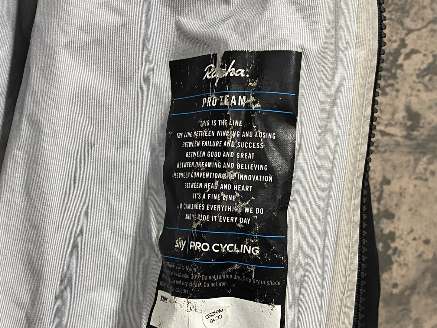 JC820 ラファ Rapha PRO TEAM 長袖 レインジャケット 黒 L TEAM sky ※汚れ