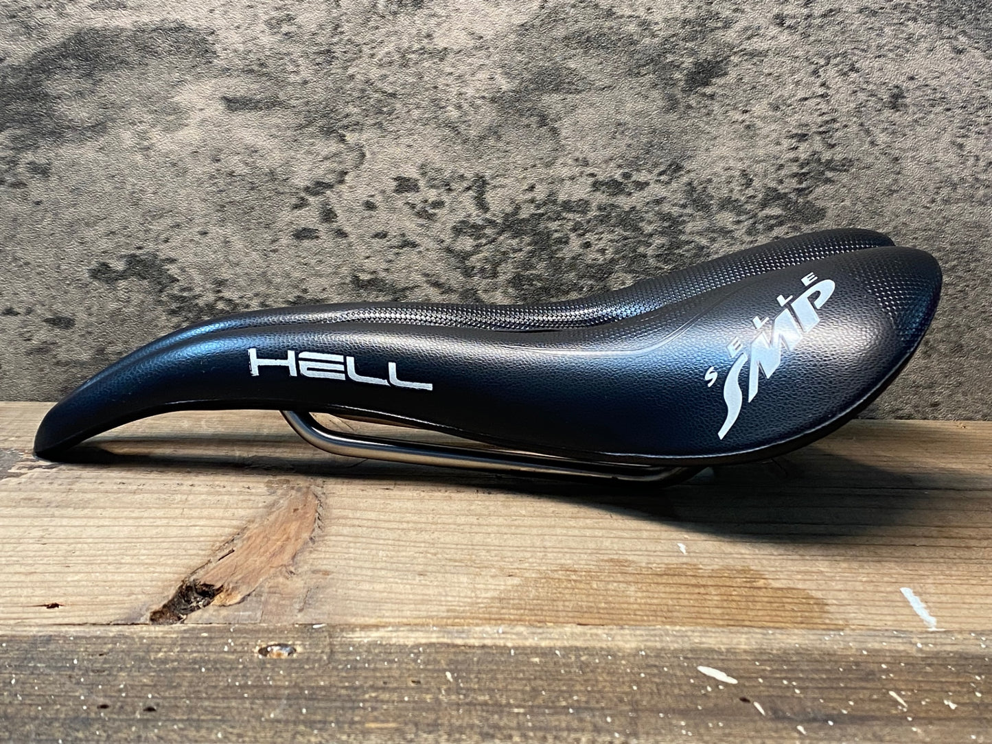 IO378 セラ SELLE SMP HELL サドル 黒