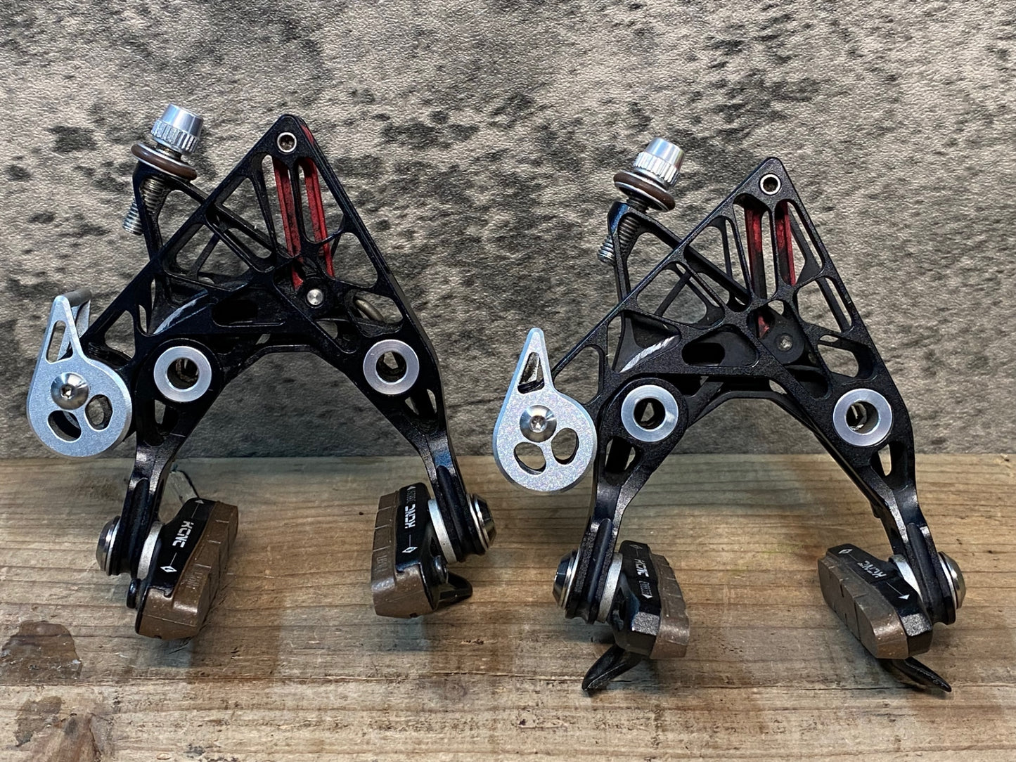 IS641 KCNC CB3 ANGLE キャリパーブレーキ 黒 前後セット