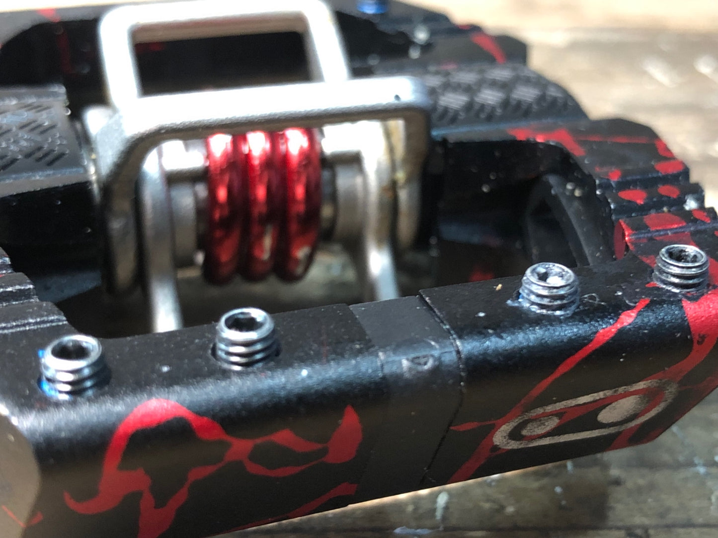 IY820 クランクブラザーズ CRANK BROTHERS マレット MALLET E LS SPLATTER EDITION ビンディングペダル 黒赤