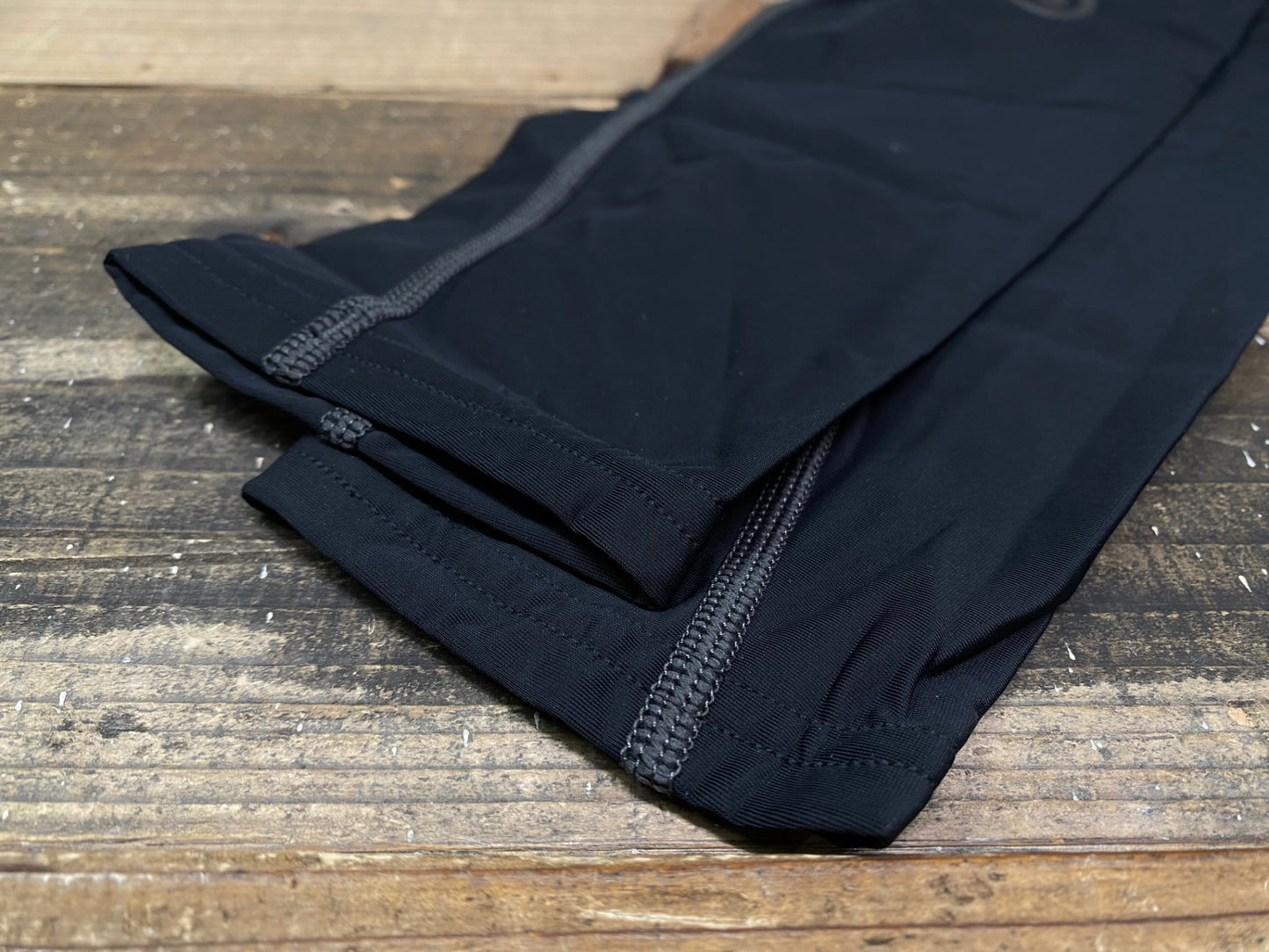 IP428 スキンズ SKINS カーフカバー 黒 XL