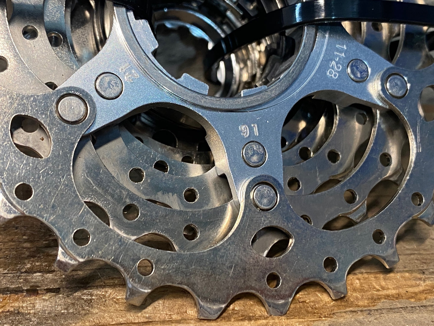 IW849 シマノ SHIMANO 105 CS-5700 スプロケット 10S 11-28T