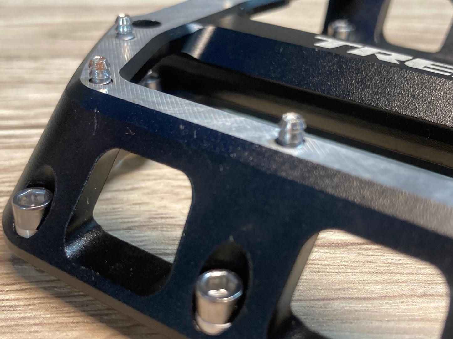 IX277 トレック TREK LINE PRO フラットペダル 黒 シルバー