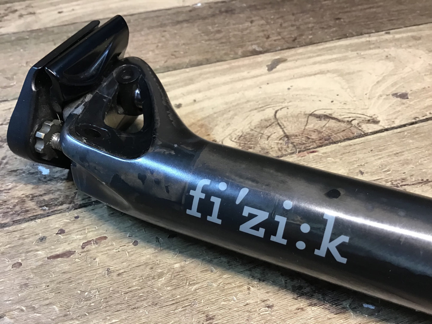 HR784 フィジーク fizik シラノ CYRANO 00 カーボン シートポスト Φ31.6 330mm ※固定跡陥没のためジャンク