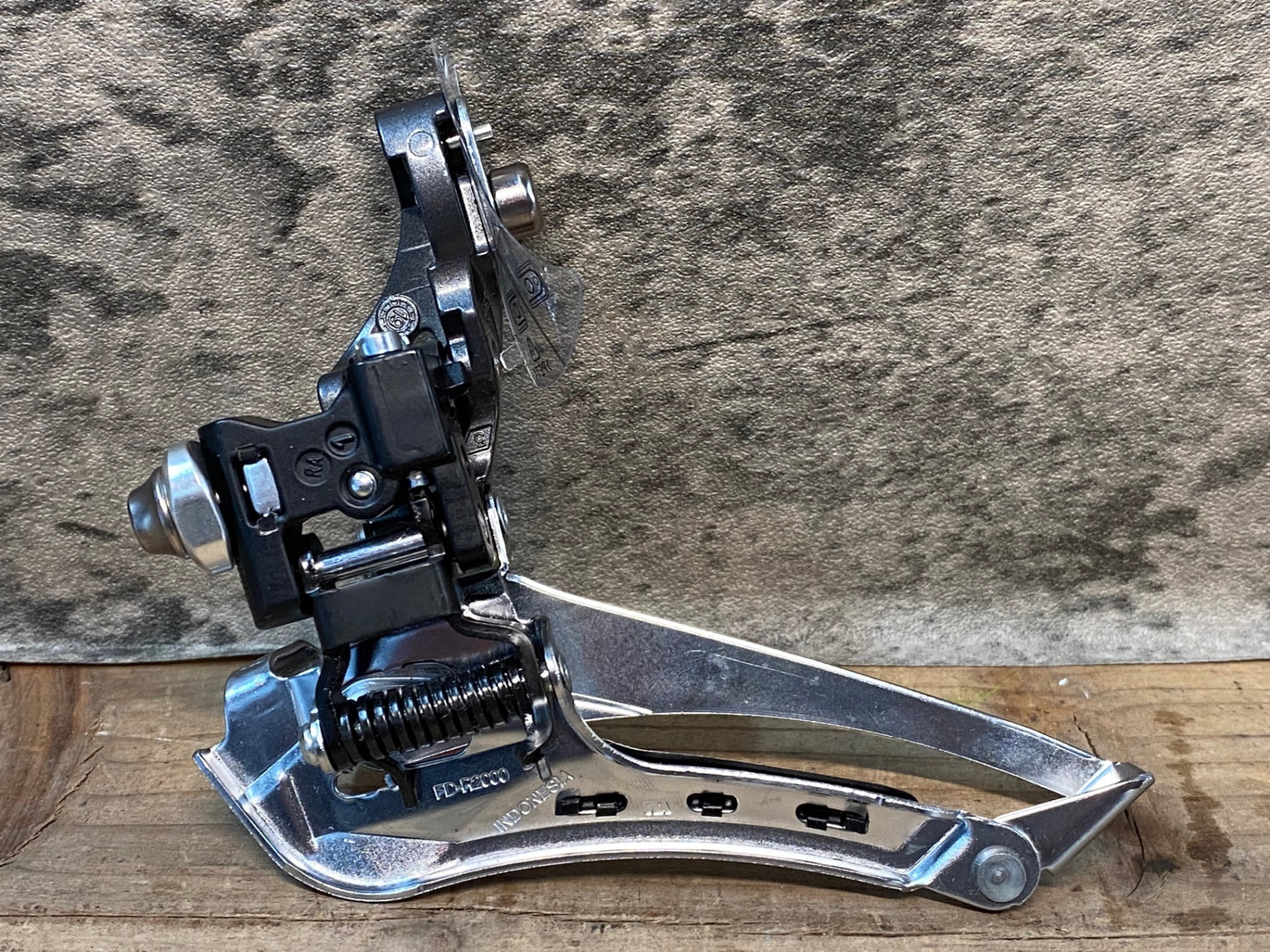 IQ422 シマノ SHIMANO クラリス CLARIS FD-R2000 フロントディレイラー 直付け 未使用