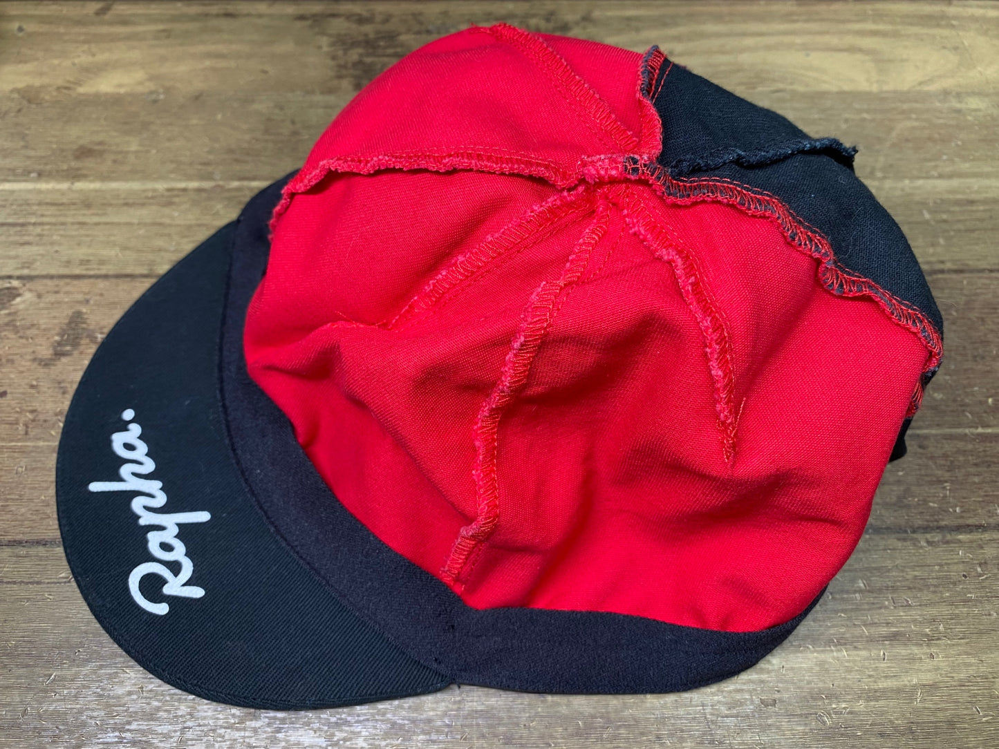 IZ748 ラファ Rapha サイクルキャップ 黒 赤