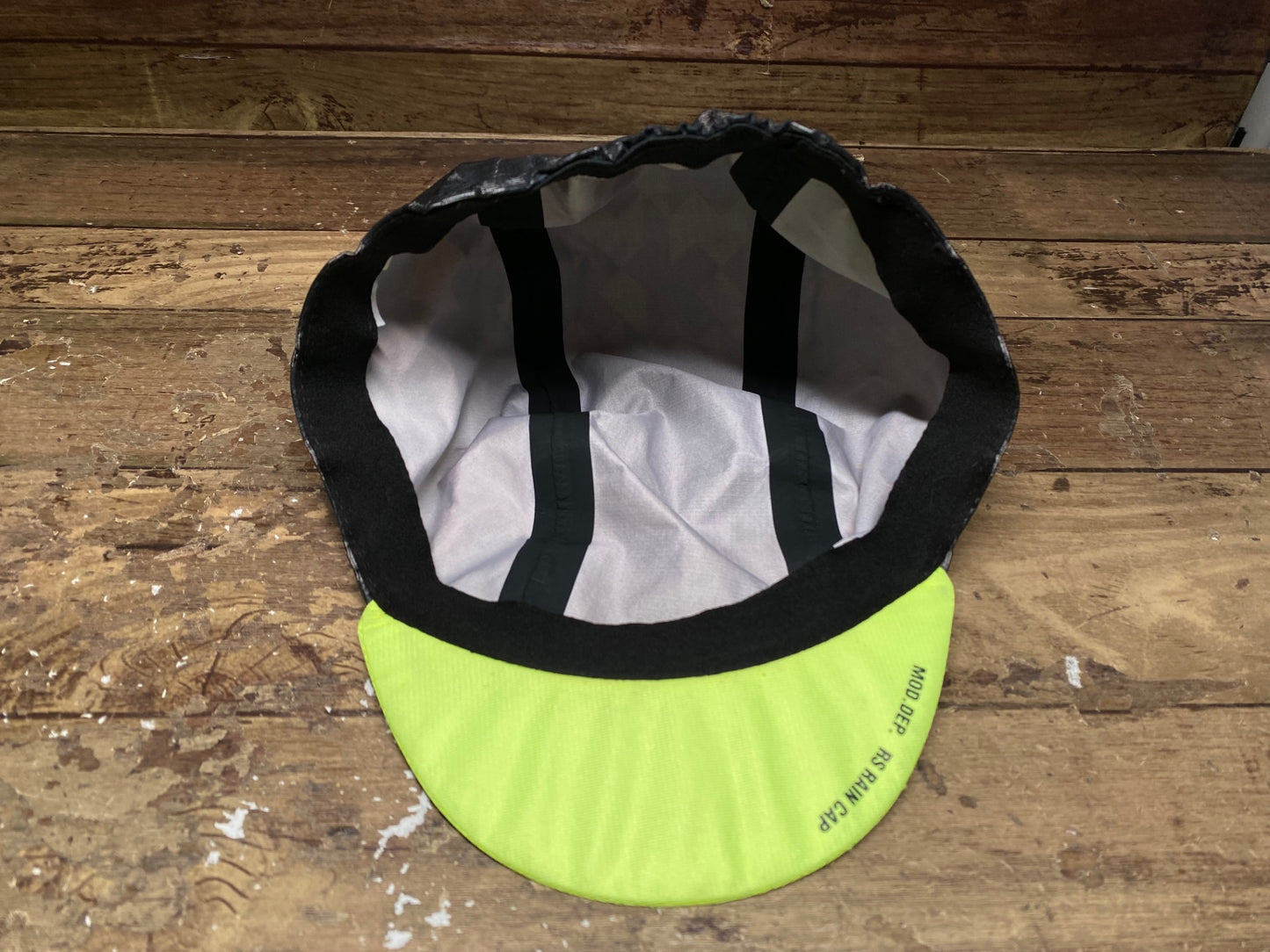 IL155 アソス Assos RS RAIN CAP サイクルキャップ 黒 黄 ワンサイズ