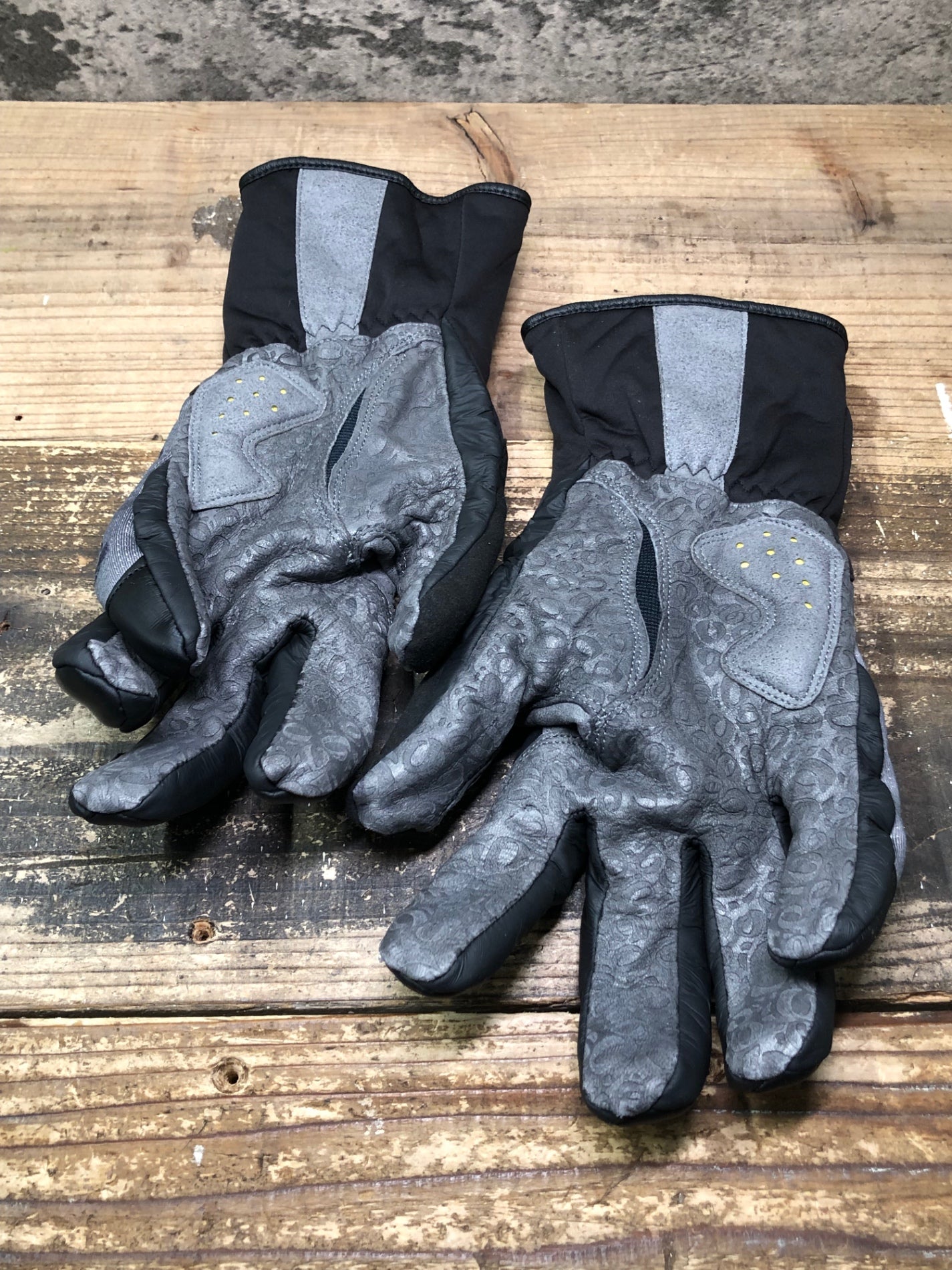 IY997 パールイズミ PEARL iZUMi 長指グローブ 裏起毛 WIND BREAK TITANIUM 黒 XL