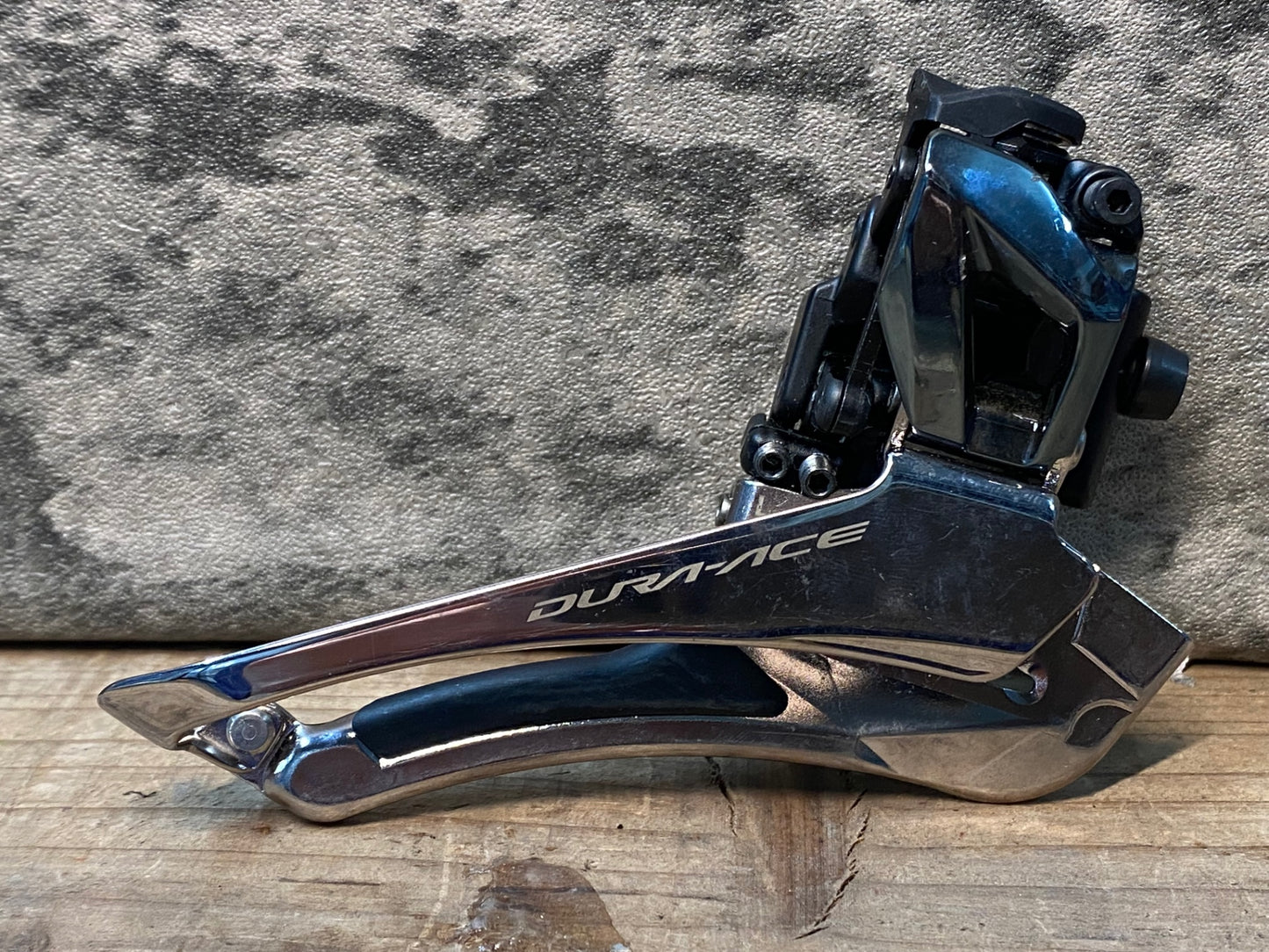 IR732 シマノ SHIMANO デュラエース DURA-ACE FD-R9100 フロントディレイラー 直付け ※ワッシャー欠品
