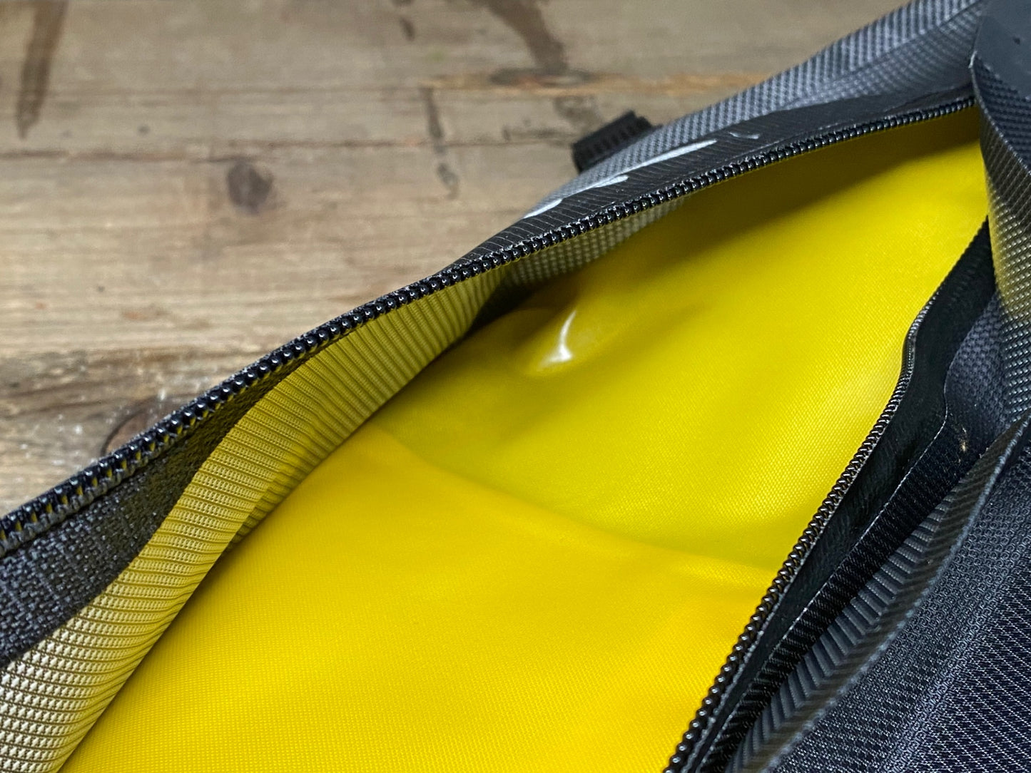 IR880 アピデュラ APIDURA EXPEDITION FRAME PACK フレームバッグ 3L グレー