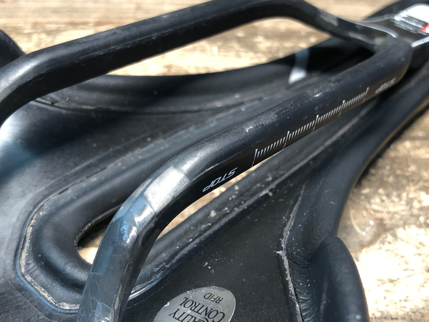 IZ756 セライタリア Selle Italia SLR Kit Carbonio flow スーパーフロー サドル カーボケラミックレール 140ｍm