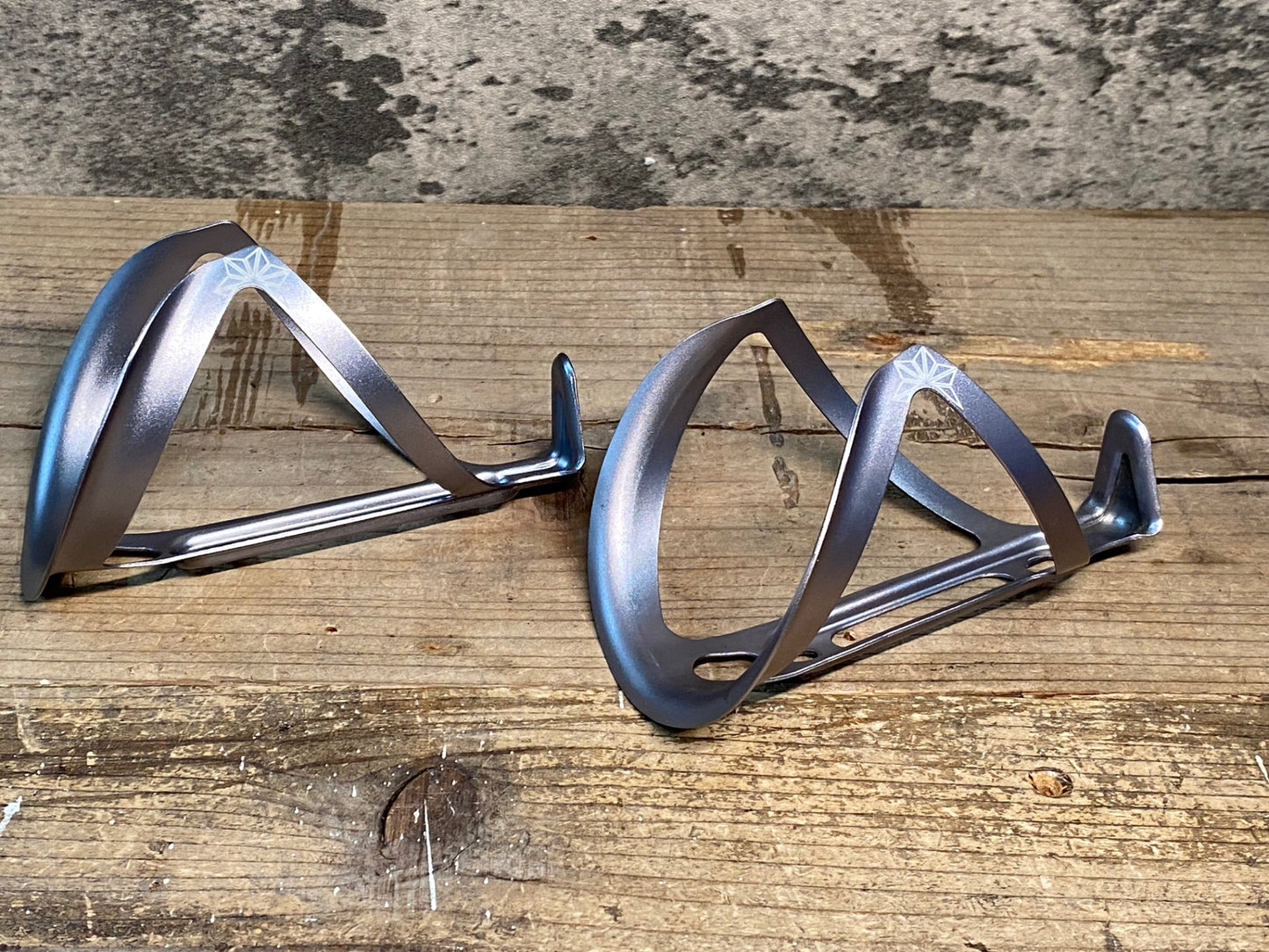 IN704 スパカズ SUPACAZ FLY CAGE Ano ボトルケージ シルバー ペア