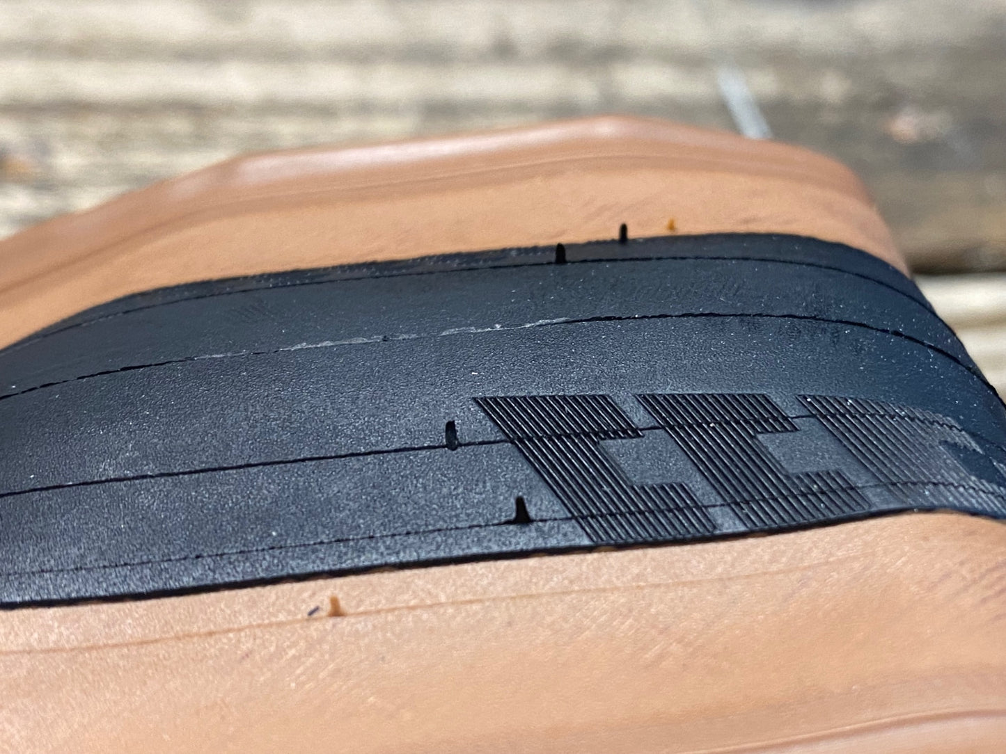 IR402 アメリカンクラシック AMERICAN CLASSIC TIMEKEEPER ULTRALIGHT ROAD TIRE クリンチャータイヤ 700x28c 茶