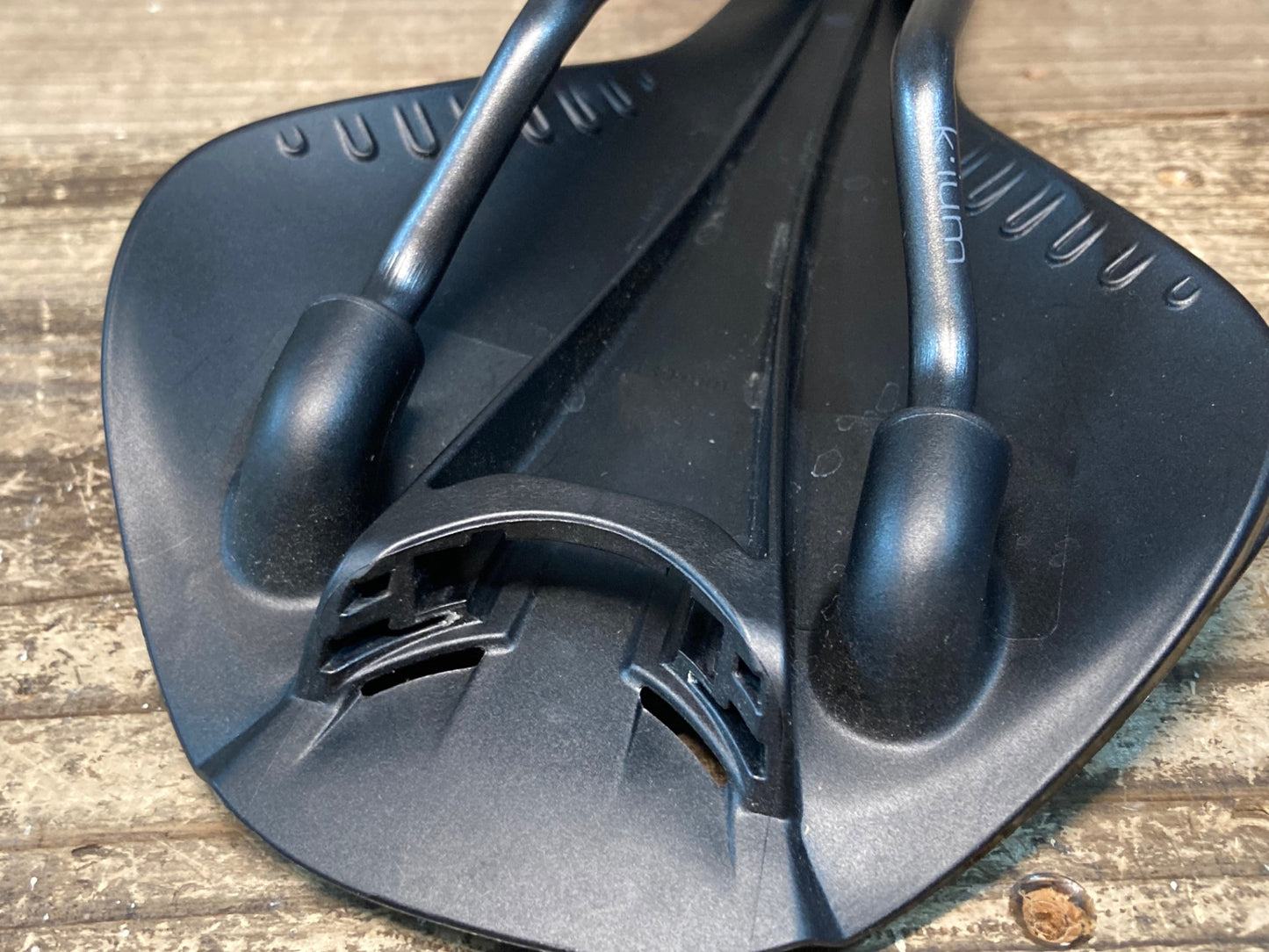 IY465 フィジーク fizik ANTARES VERSUS EVO R3 サドル 139mm kiumレール ※プレート欠品