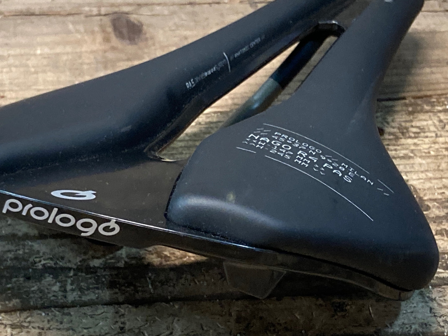 IY527 プロロゴ prologo NAGO R4 PAS サドル 黒 147mm TiroXレール