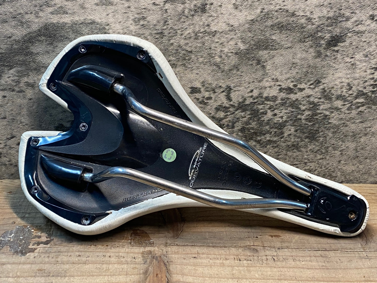 IO355 ボントレガー BONTRAGER affinity サドル 白