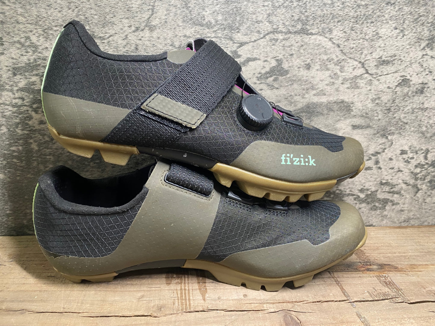 IO454 フィジーク fizik ベント VENTO FEROX CARBON ビンディングシューズ SPD EU41 黒