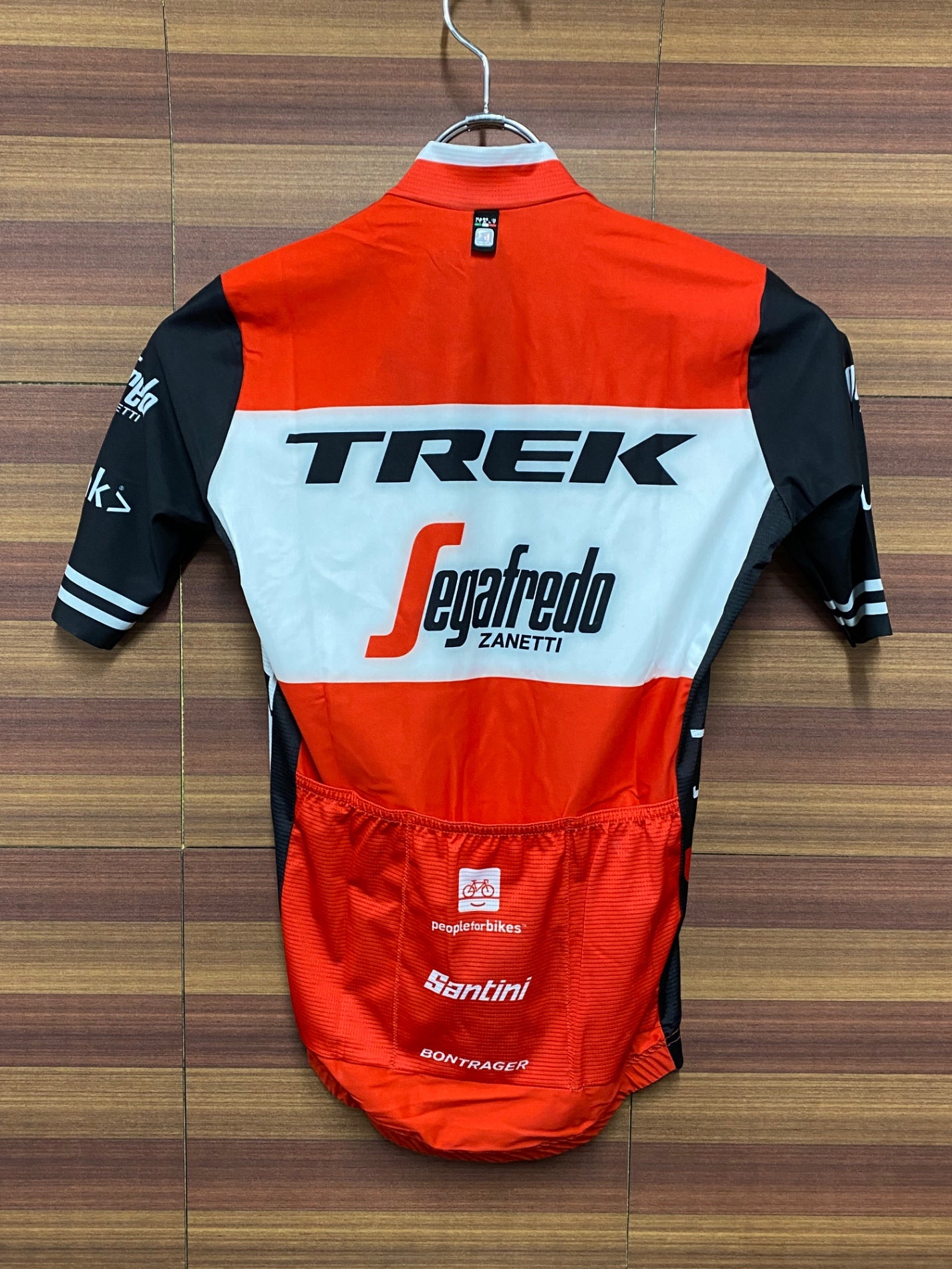 IT226 サンティーニ Santini 半袖 サイクルジャージ 赤 黒 TREK Segafredo 未使用品 ※保管に伴う染みあり