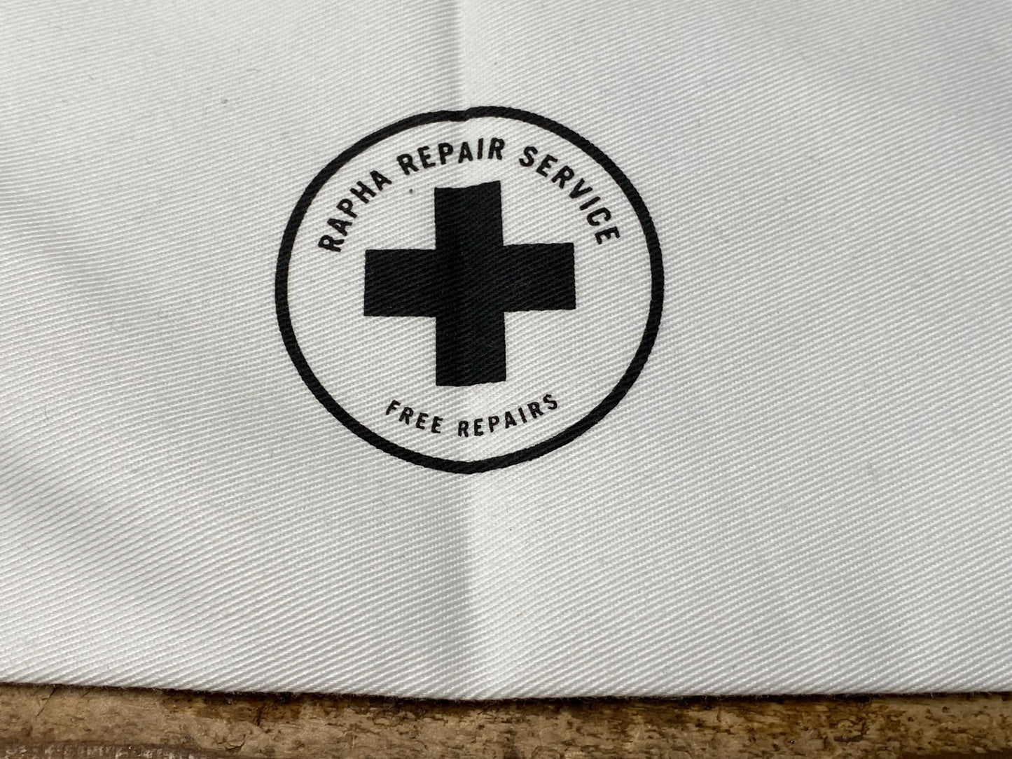 IQ870 ラファ Rapha サコッシュ 白 REPAIR SERVISE