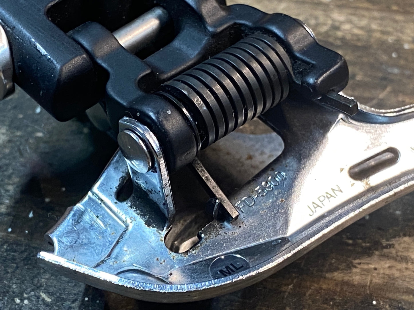 IU915 シマノ SHIMANO 105 FD-5800 フロントディレイラー 2S 直付け ※スキッドプレート欠品