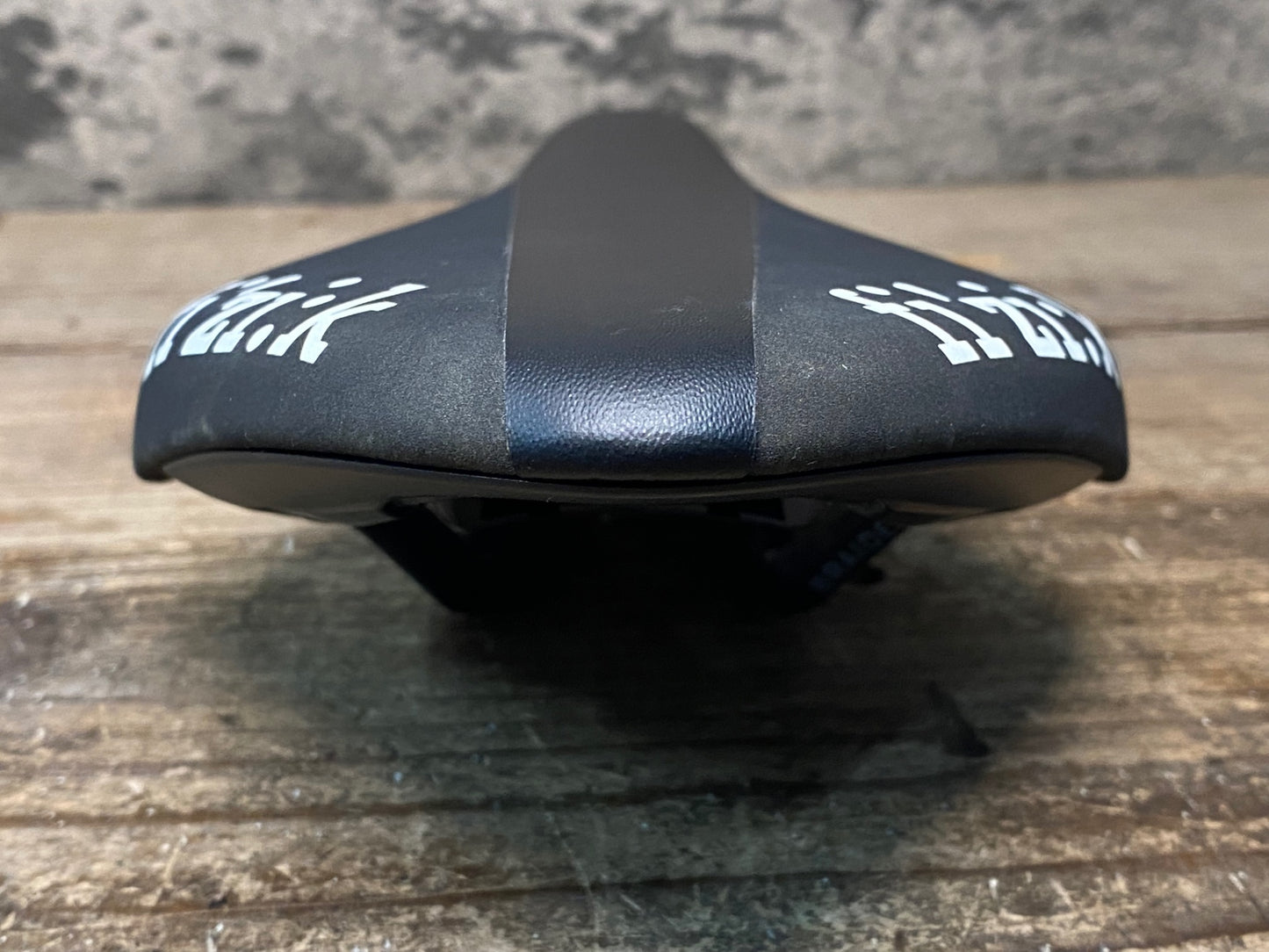 IW564 フィジーク fizik アリオネ ARIONE R1 REGULAR サドル BRAIDED カーボンレール