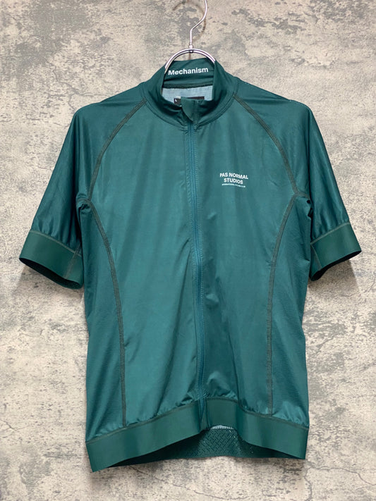 JC412 パスノーマルスタジオ Pas Normal Studios | Men's Mechanism Jersey 半袖 サイクルジャージ ペトロレウム L
